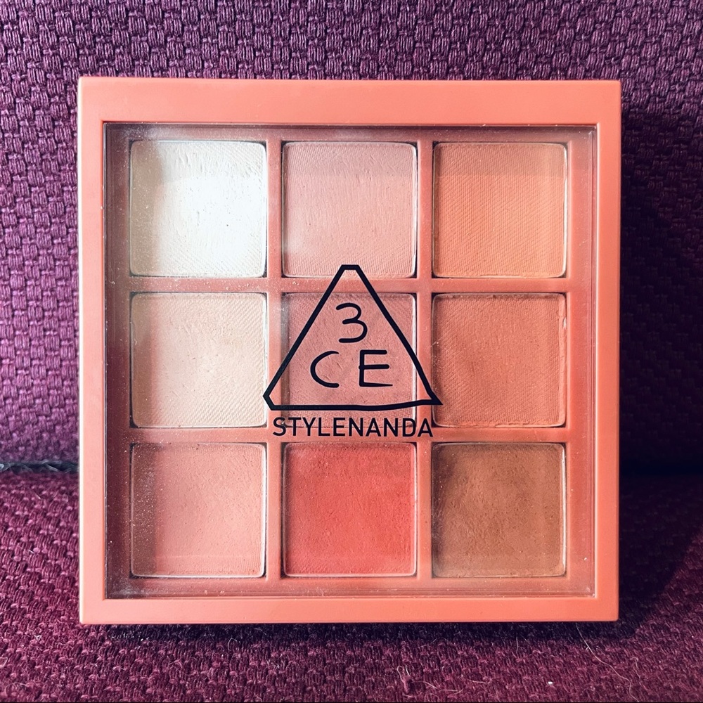3CE eyeshadow palette in dry bouquet